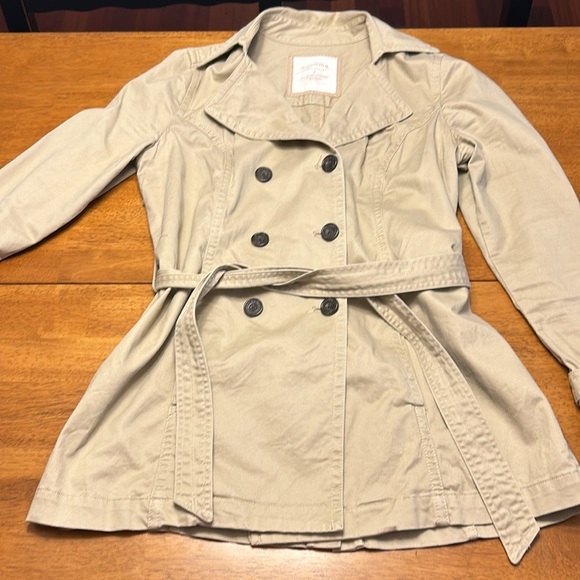 Women’s short trench coat size small from Kohls. - Picture 4 of 9